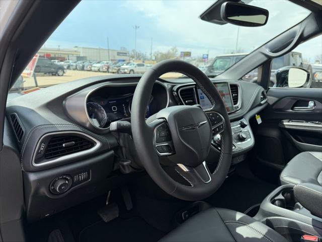2026 Chrysler Pacifica Select AWD