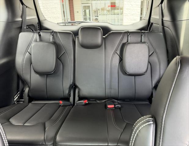 2026 Chrysler Pacifica Select AWD