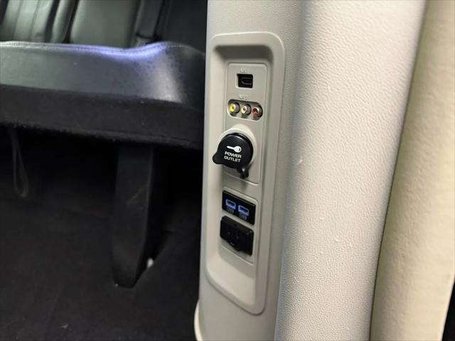 2013 Chrysler Town & Country Touring-L