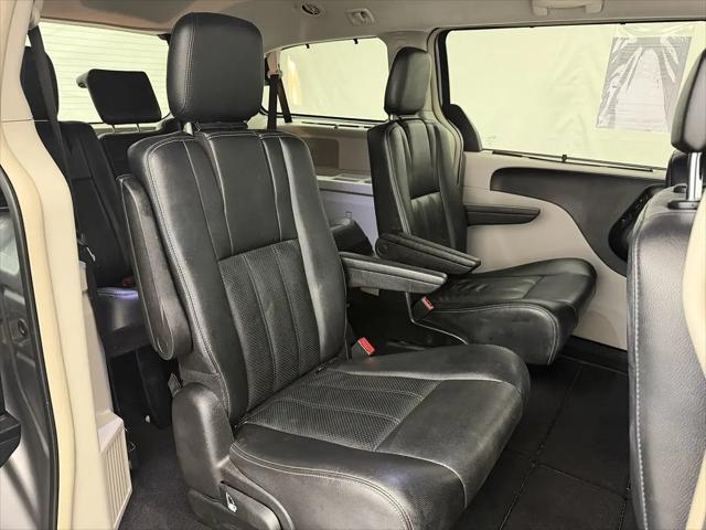 2013 Chrysler Town & Country Touring-L