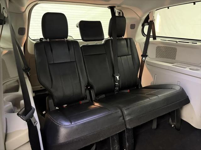 2013 Chrysler Town & Country Touring-L