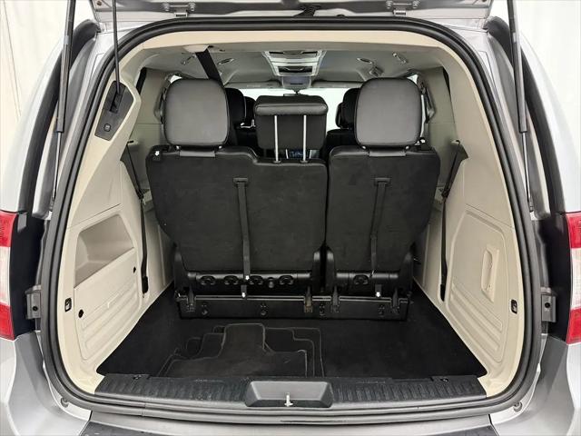 2013 Chrysler Town & Country Touring-L
