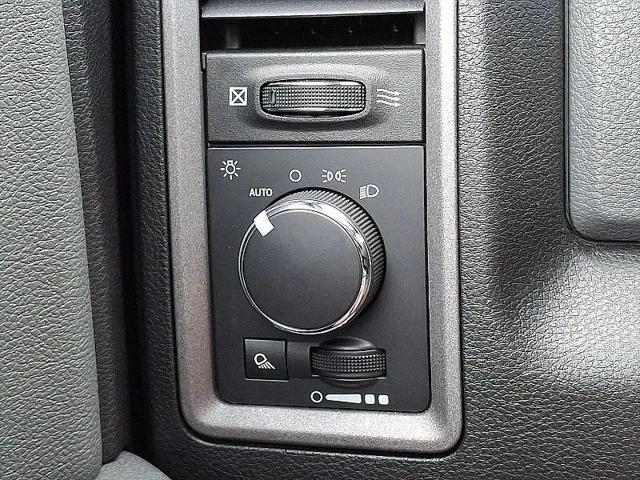 2017 Ram 1500 Tradesman Regular Cab 4x2 8' Box