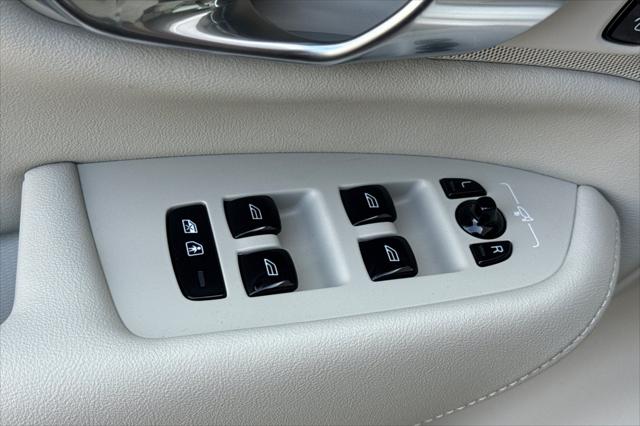 2026 Volvo XC90 Plug-In Hybrid Ultra, T8 AWD, Electric/Gasoline, Bright, 6 Seats