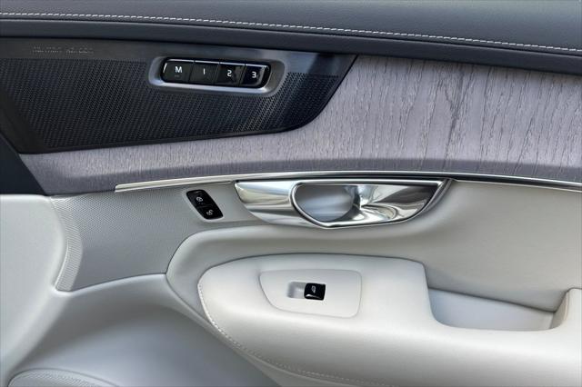 2026 Volvo XC90 Plug-In Hybrid Ultra, T8 AWD, Electric/Gasoline, Bright, 6 Seats