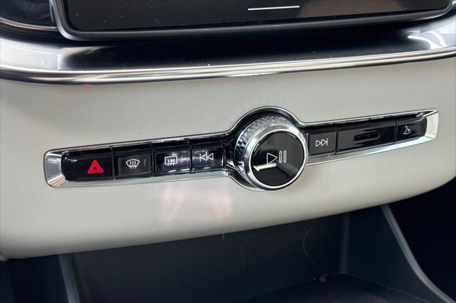 2026 Volvo XC90 Plug-In Hybrid Ultra, T8 AWD, Electric/Gasoline, Bright, 6 Seats