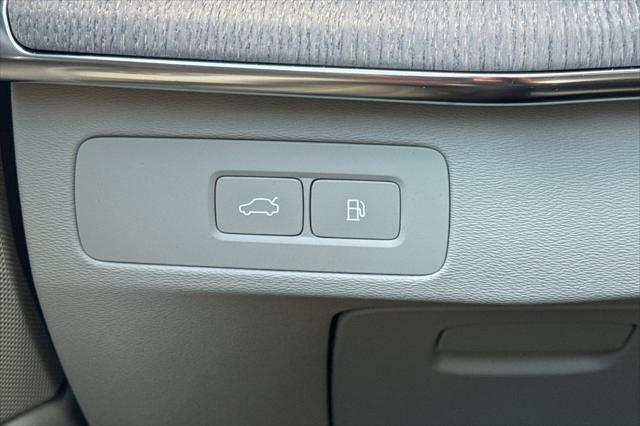 2026 Volvo XC90 Plug-In Hybrid Ultra, T8 AWD, Electric/Gasoline, Bright, 6 Seats