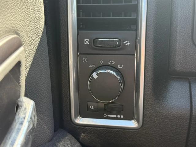 2022 Ram 1500 Classic SLT Crew Cab 4x2 5'7" Box