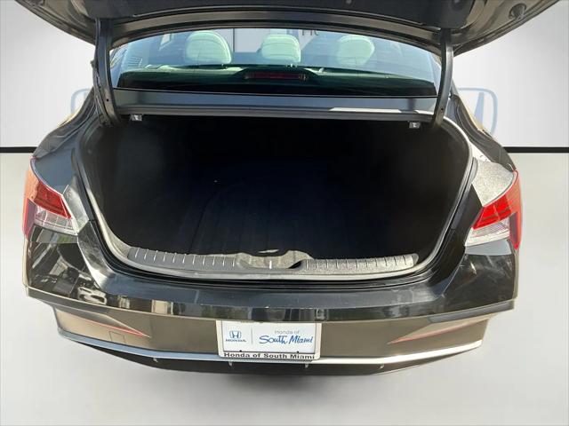 2025 Hyundai Elantra Hybrid Limited