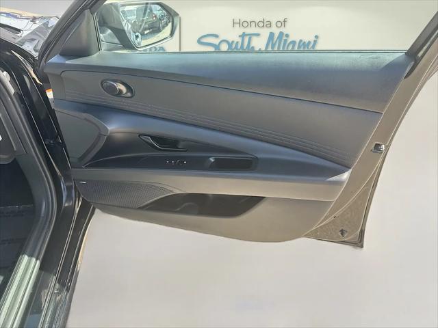 2025 Hyundai Elantra Hybrid Limited