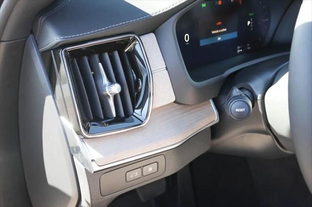2026 Volvo XC90 Plug-In Hybrid Plus, T8 AWD, Electric/Gasoline, Bright, 6 Seats