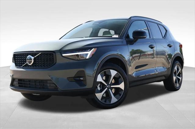 2026 Volvo XC40 Plus, B5 AWD Gas (mild hybrid), Dark for sale in Fresno, CA