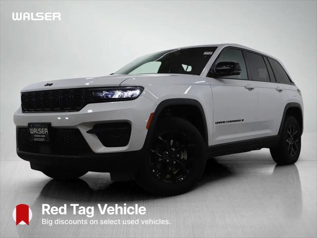 2025 Jeep Grand Cherokee Altitude 4x4 for sale in Burnsville, MN