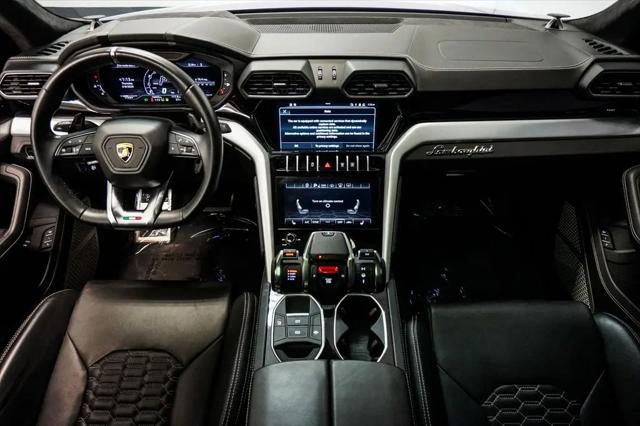 2022 Lamborghini Urus Graphite Capsule
