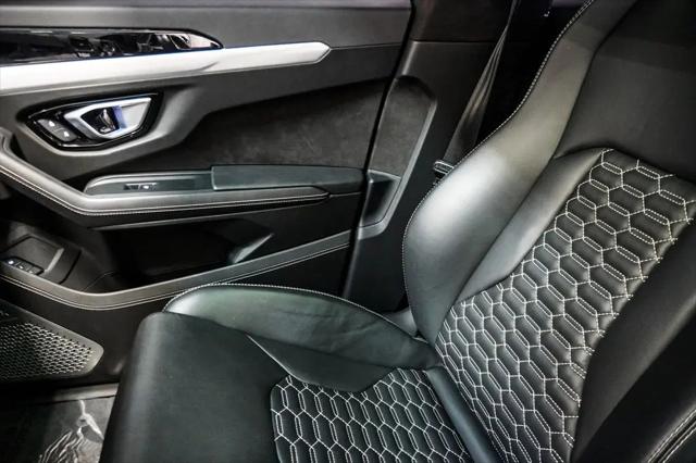 2022 Lamborghini Urus Graphite Capsule