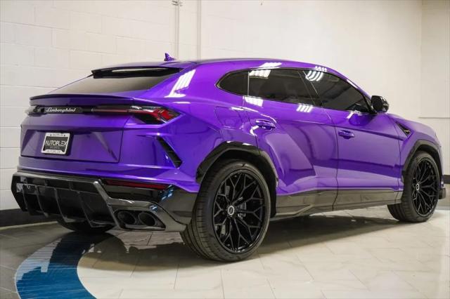 2022 Lamborghini Urus Graphite Capsule