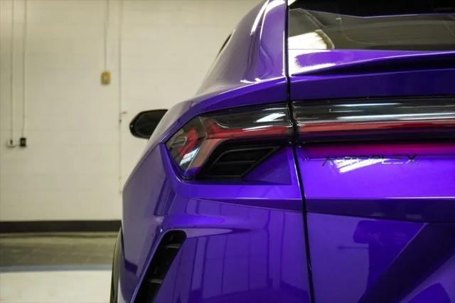 2022 Lamborghini Urus Graphite Capsule