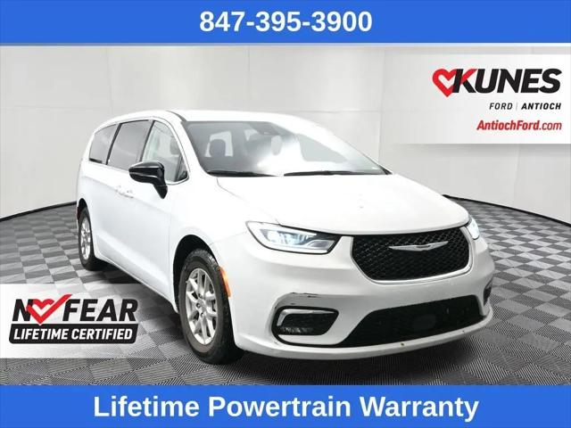 2024 Chrysler Pacifica Touring L for sale in Antioch, IL