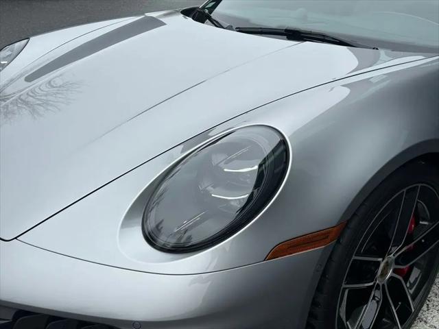 2026 Porsche 911 Carrera 4 GTS Cabriolet