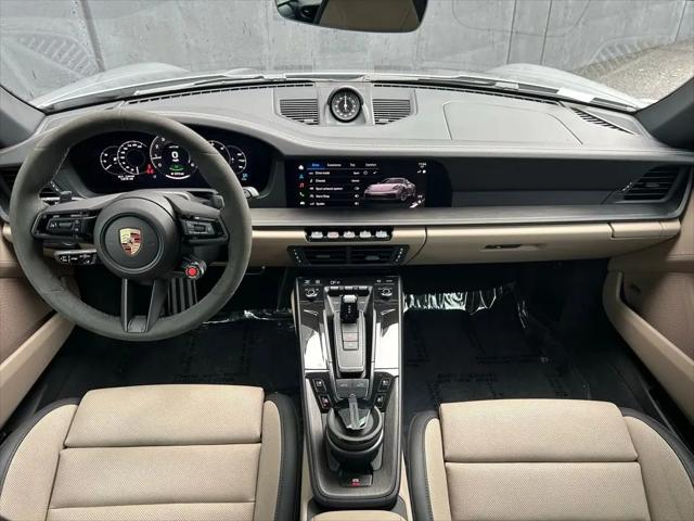 2026 Porsche 911 Carrera 4 GTS Cabriolet