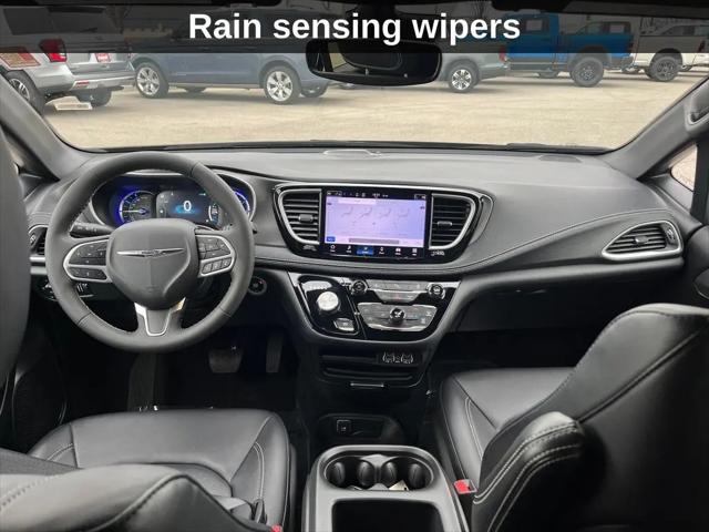 2025 Chrysler Pacifica Hybrid Select