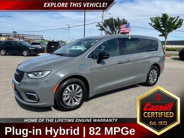 2025 Chrysler Pacifica Hybrid Select for sale in Cedar Rapids, IA