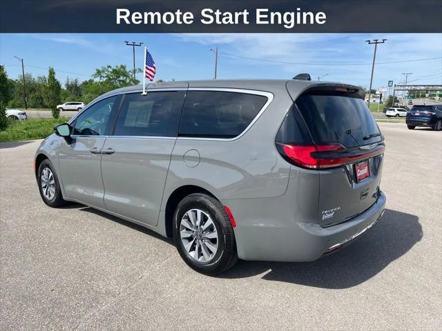2025 Chrysler Pacifica Hybrid Select