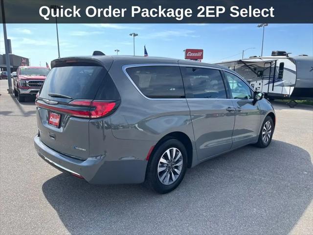2025 Chrysler Pacifica Hybrid Select