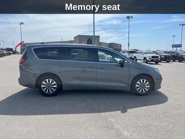 2025 Chrysler Pacifica Hybrid Select