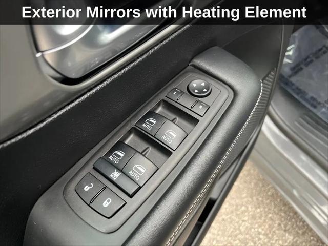 2025 Chrysler Pacifica Hybrid Select