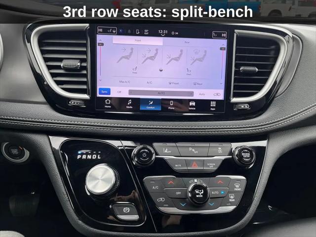 2025 Chrysler Pacifica Hybrid Select
