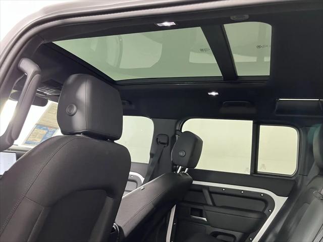 2025 Land Rover Defender 110 P300