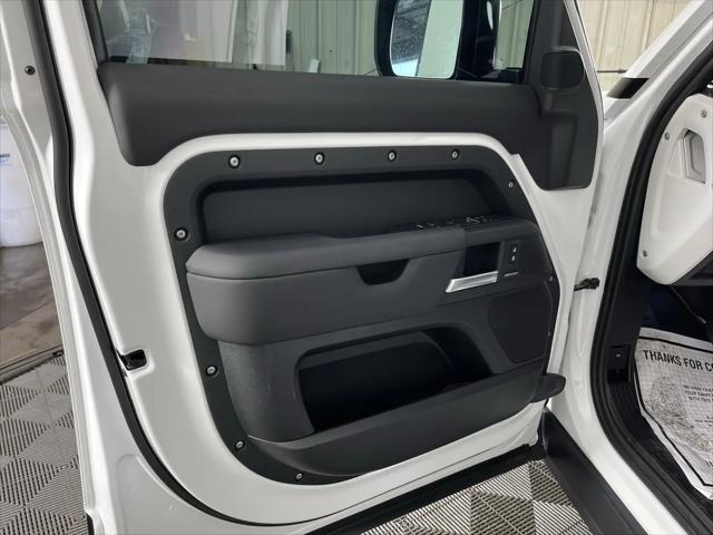 2025 Land Rover Defender 110 P300