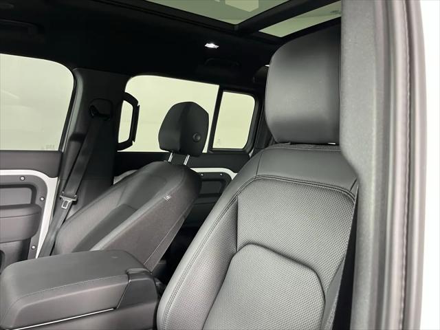 2025 Land Rover Defender 110 P300
