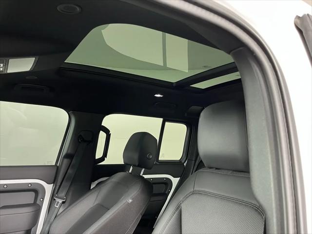2025 Land Rover Defender 110 P300