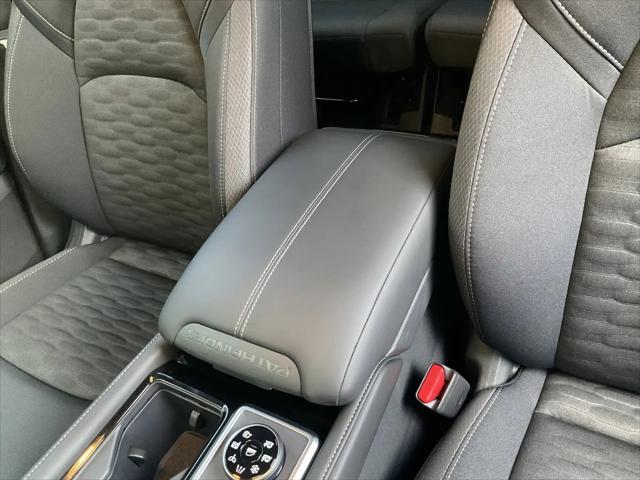 2025 Nissan Pathfinder SV 4WD