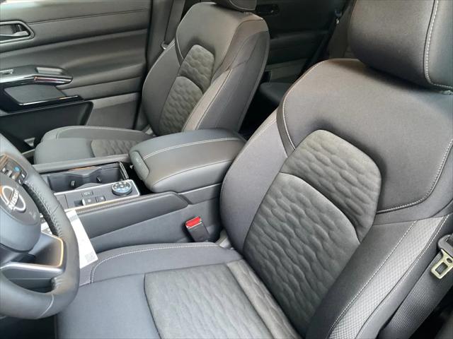 2025 Nissan Pathfinder SV 4WD