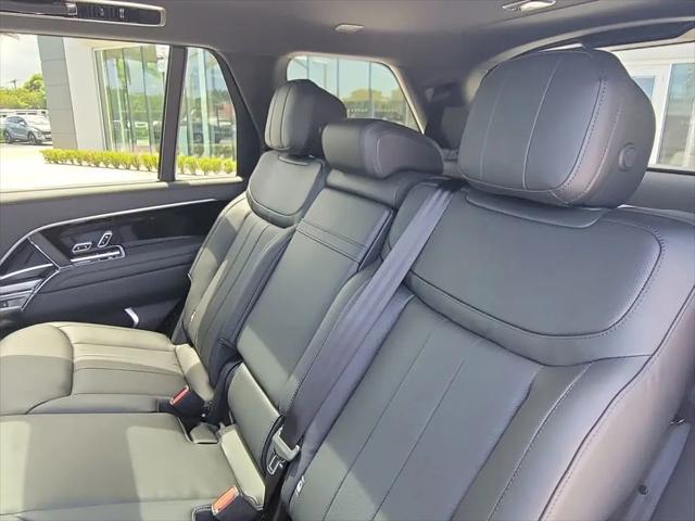 2026 Land Rover Range Rover P400 SE 7 Seat