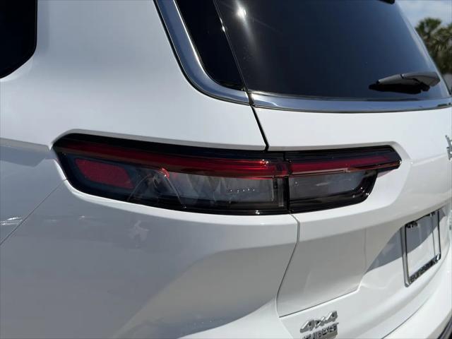 2025 Jeep Grand Cherokee L Laredo 4x4