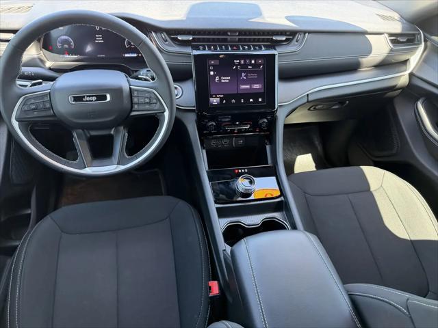 2025 Jeep Grand Cherokee L Laredo 4x4