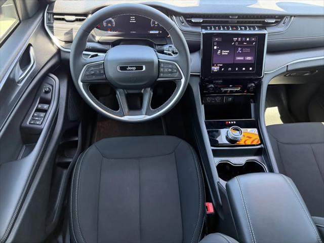 2025 Jeep Grand Cherokee L Laredo 4x4