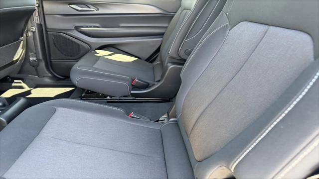 2025 Jeep Grand Cherokee L Laredo 4x4