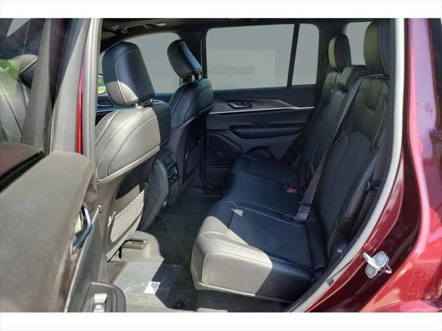 2026 Jeep Grand Cherokee Altitude 4x2