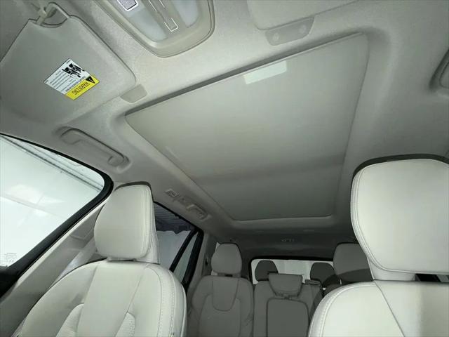 2026 Volvo XC90 Ultra, B6 AWD Gas (mild hybrid), Gasoline, Bright, 7 Seats