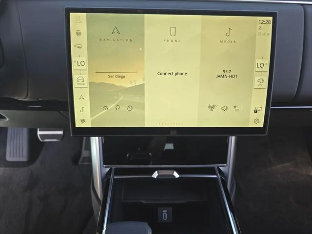 2026 Land Rover Range Rover P400 SE 7 Seat