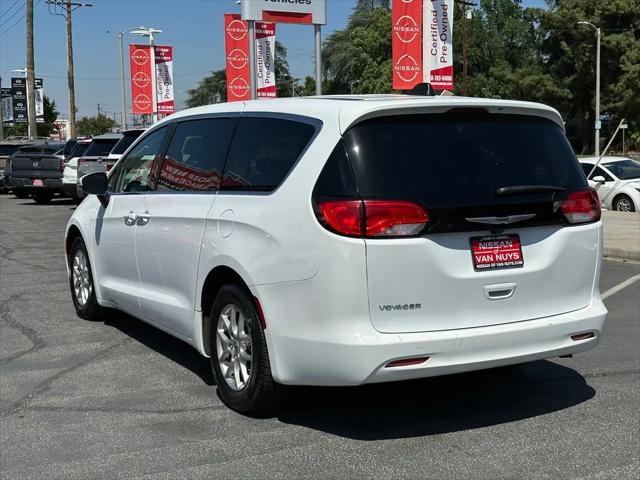 2023 Chrysler Voyager LX