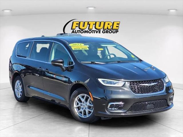 2023 Chrysler Pacifica Touring L for sale in Fairfield, CA