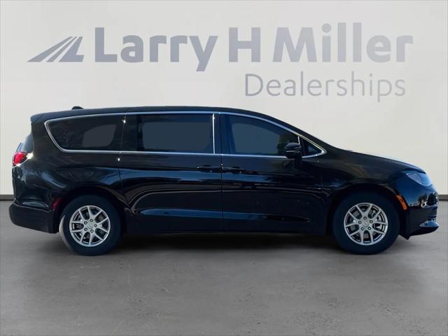 2026 Chrysler Voyager LX