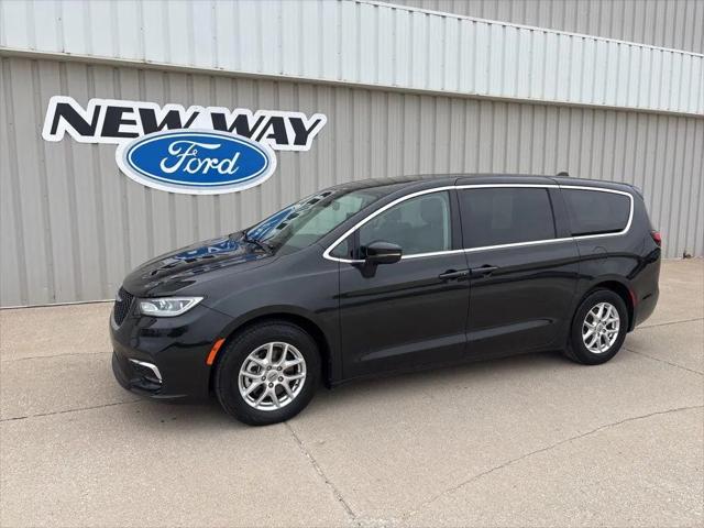 2023 Chrysler Pacifica Touring L for sale in Coon Rapids, IA