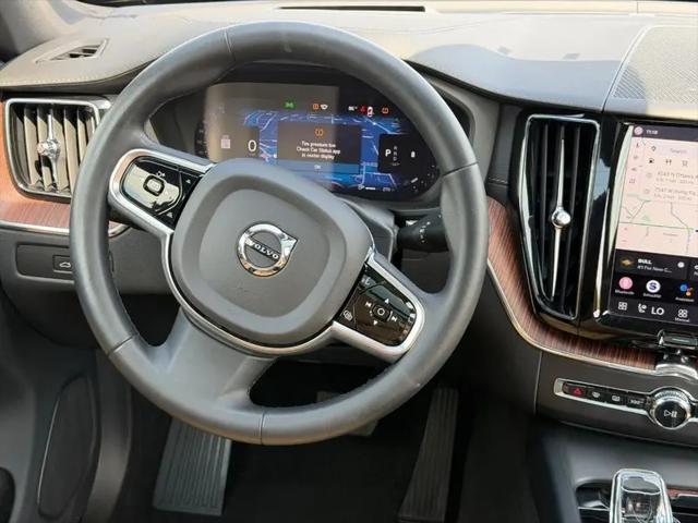2023 Volvo XC60 B5 Ultimate Bright Theme